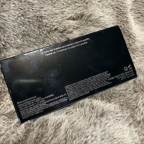 Violet Voss Eyeshadow Palette - Picture 3 of 3